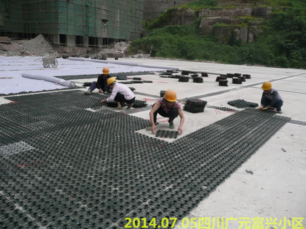 ���̰���